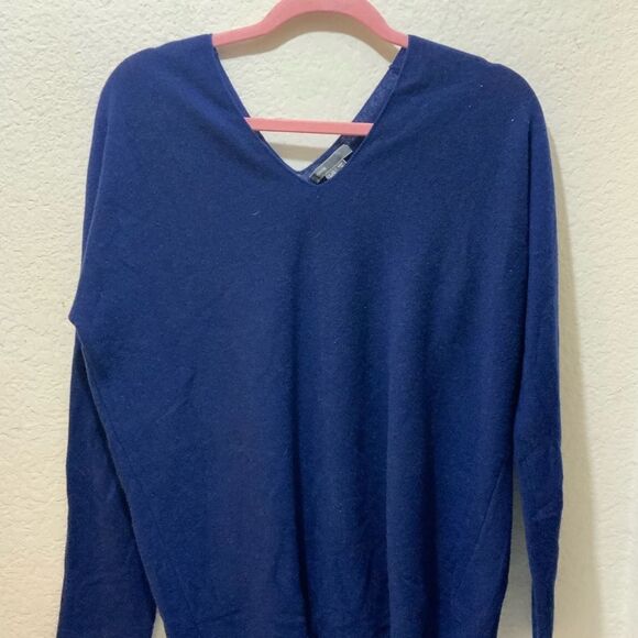 Vince Women’s 100% Cashmere Double V-Neck Sweater size L/G Blue Quiet Luxury - Picture 2 of 8